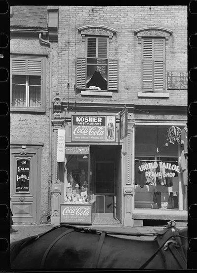 Photograph from Quebec (Province): Store, Québec, Canada