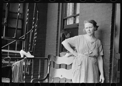 Wife of steelworker, Pittsburgh, Pennsylvania, 1938