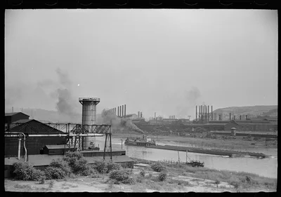 Coal barges on Monongahela River, Pittsburgh, Pennsylvania, 1938