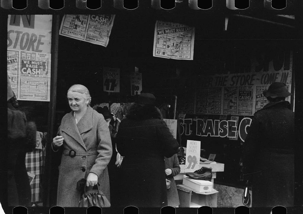 Shoppers, Herrin, Illinois, 1939