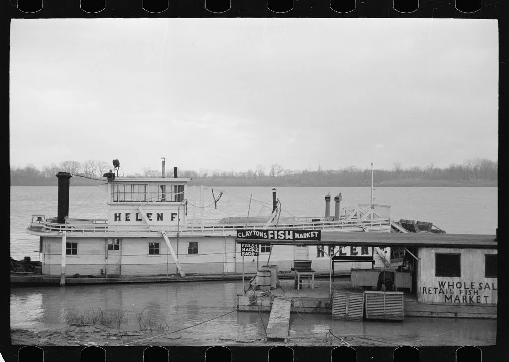 Ohio River steamboat, Shawneetown, Illinois, 1939