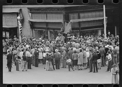 Sidewalk barker, Billings, Montana, 1939