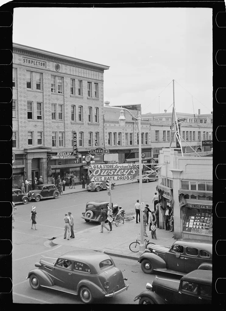 Street corner, Billings, Montana, 1939
