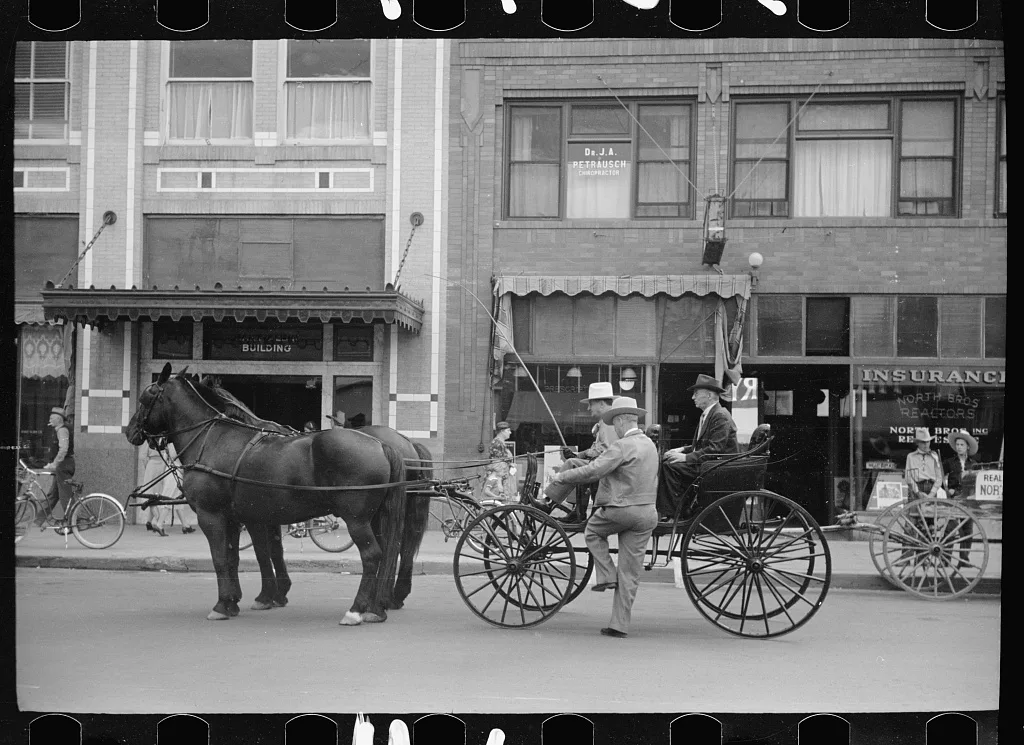Entering a buggy, Billings, Montana, 1939