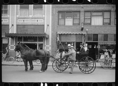 Entering a buggy, Billings, Montana, 1939