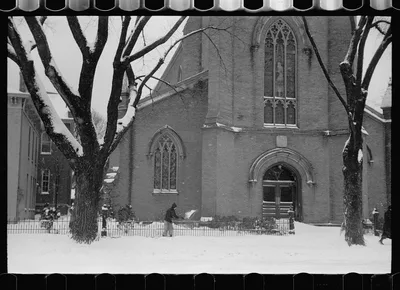 Shoveling snow off the sidewalk, Chillicothe, Ohio, 1940
