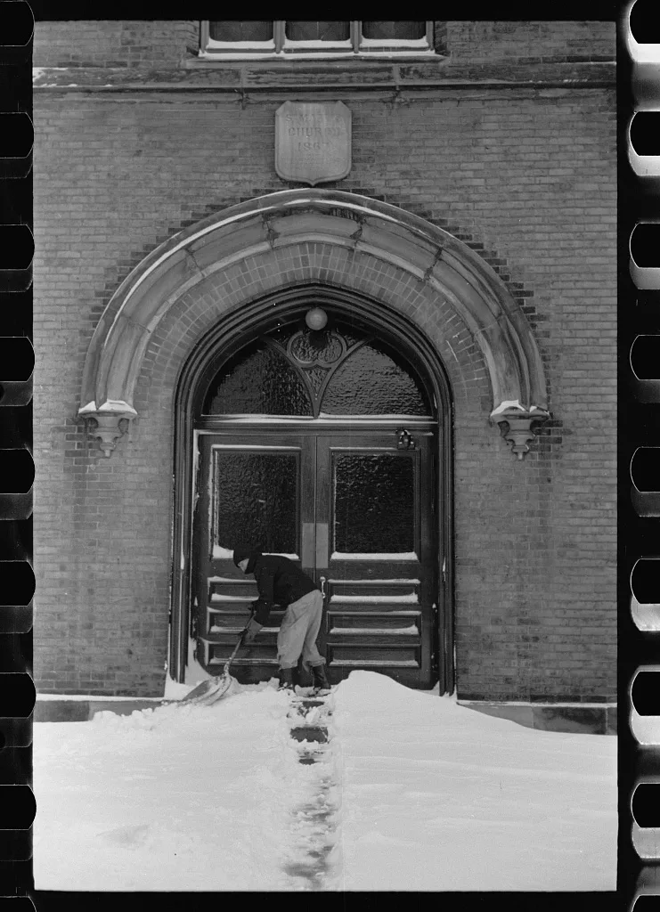 Shoveling snow away from church entrance, Chillicothe, Ohio, 1940