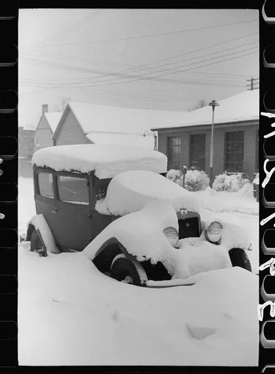 Auto in snow drift, Chillicothe, Ohio, 1940