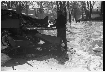 Photograph from Ohio: Delivering coal, Chillicothe, Ohio
