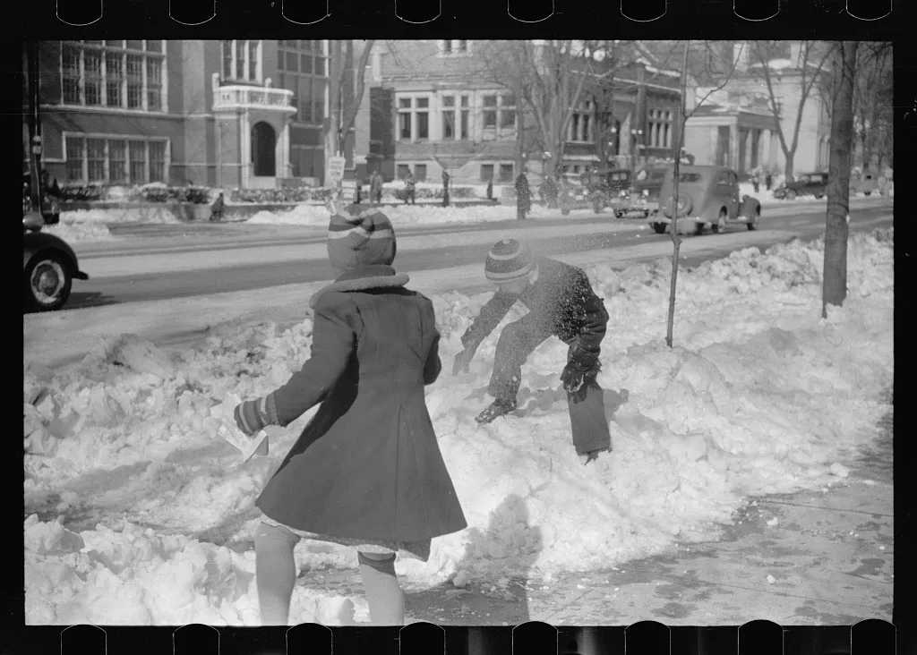 Children having snowball fight, Chillicothe, Ohio, 1940
