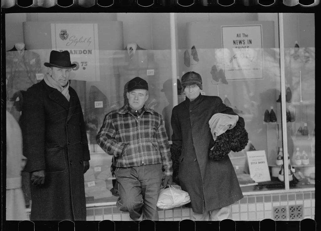 Farmers shopping, Marshalltown, Iowa, 1940