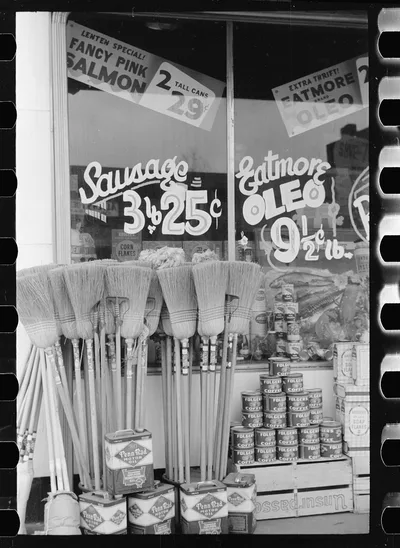 Store display, Salem, Illinois, 1940