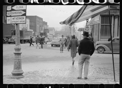 Woman shopper, Salem, Illinois, 1940