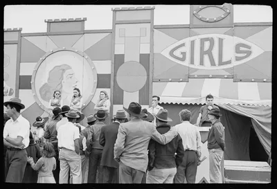 Girlie show, carnival, Brownsville, Texas, 1942