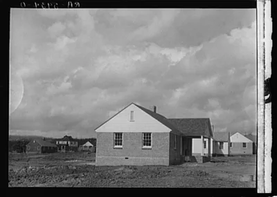 New houses at Slagheap Village, Alabama, 1937