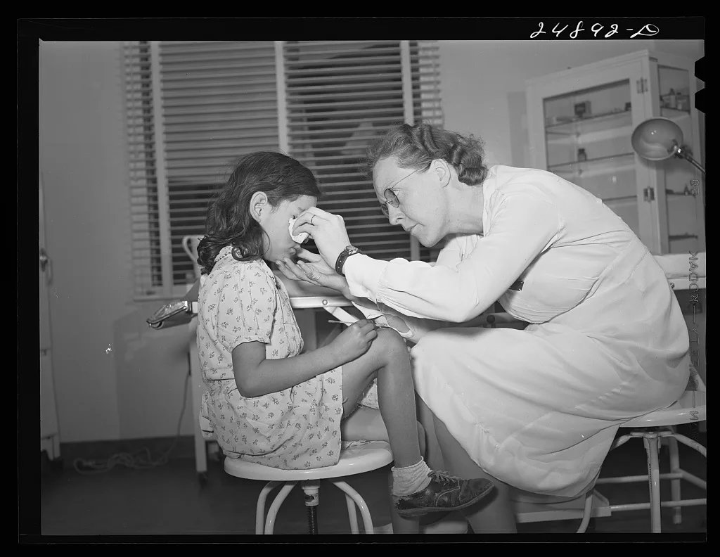 Nurse Doris Dill with young patient. Robstown, Texas, 1942