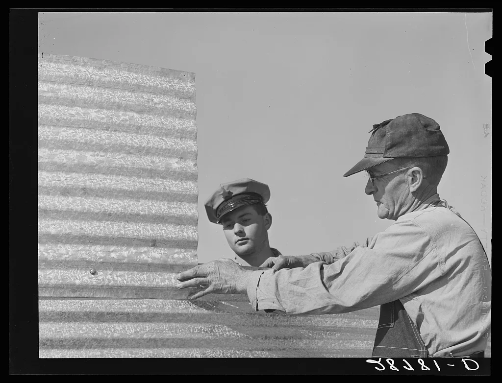 Erecting a metal bin for corn storage under ever-normal granary plan.…, Iowa, 1939