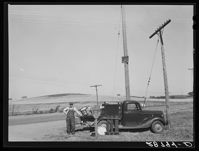 [Untitled photo, possibly related to: Farmer selling produce on…, Iowa, 1939