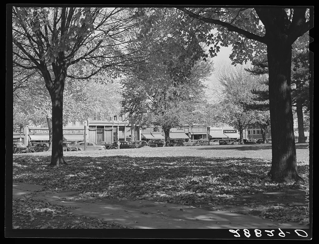 Autumn leaves on courthouse lawn. Grundy Center, Iowa, 1939