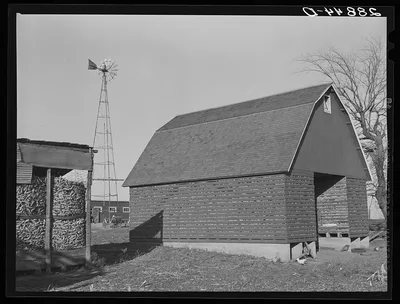 Corn crib. Grundy County, Iowa, 1939