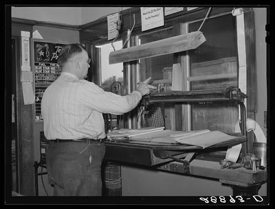 Scale at elevator. Grundy Center, Iowa, 1939
