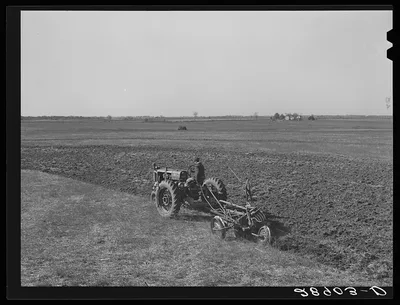 Large scale farming with tractors means greater profits on the Bois…, Missouri, 1939