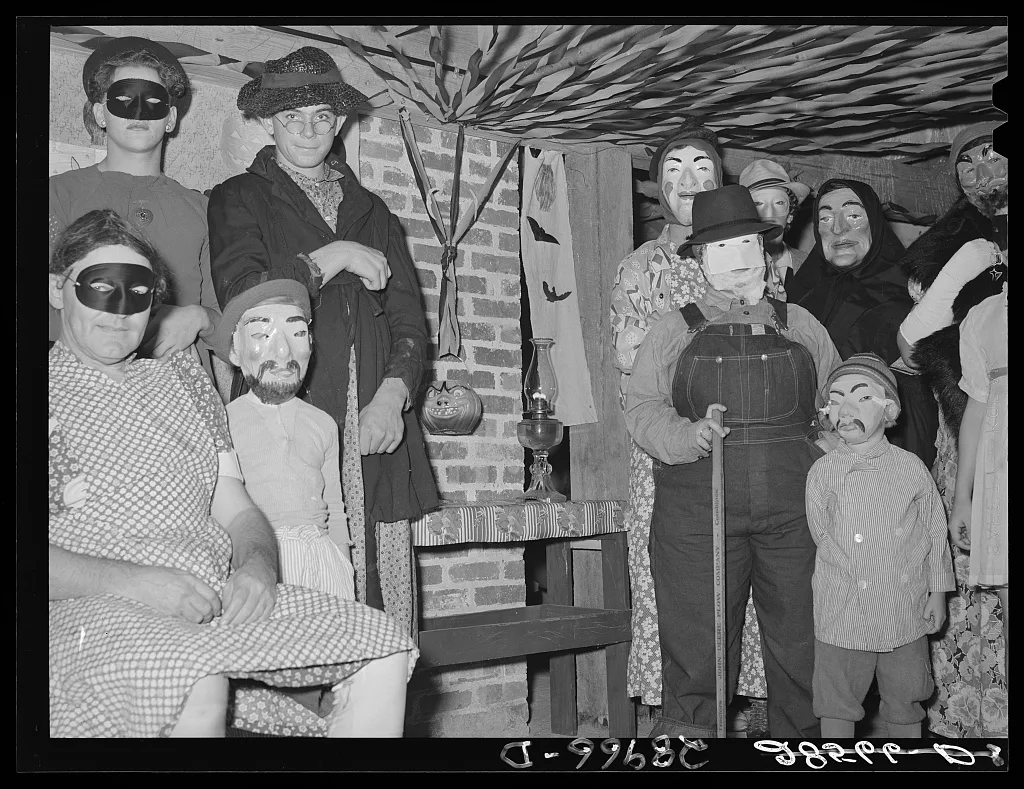[Untitled photo, possibly related to: Winner of masquerade at…, Missouri, 1939