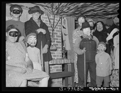 [Untitled photo, possibly related to: Winner of masquerade at…, Missouri, 1939