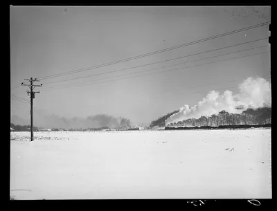 Freight train entering Chillicothe, Ohio, 1940