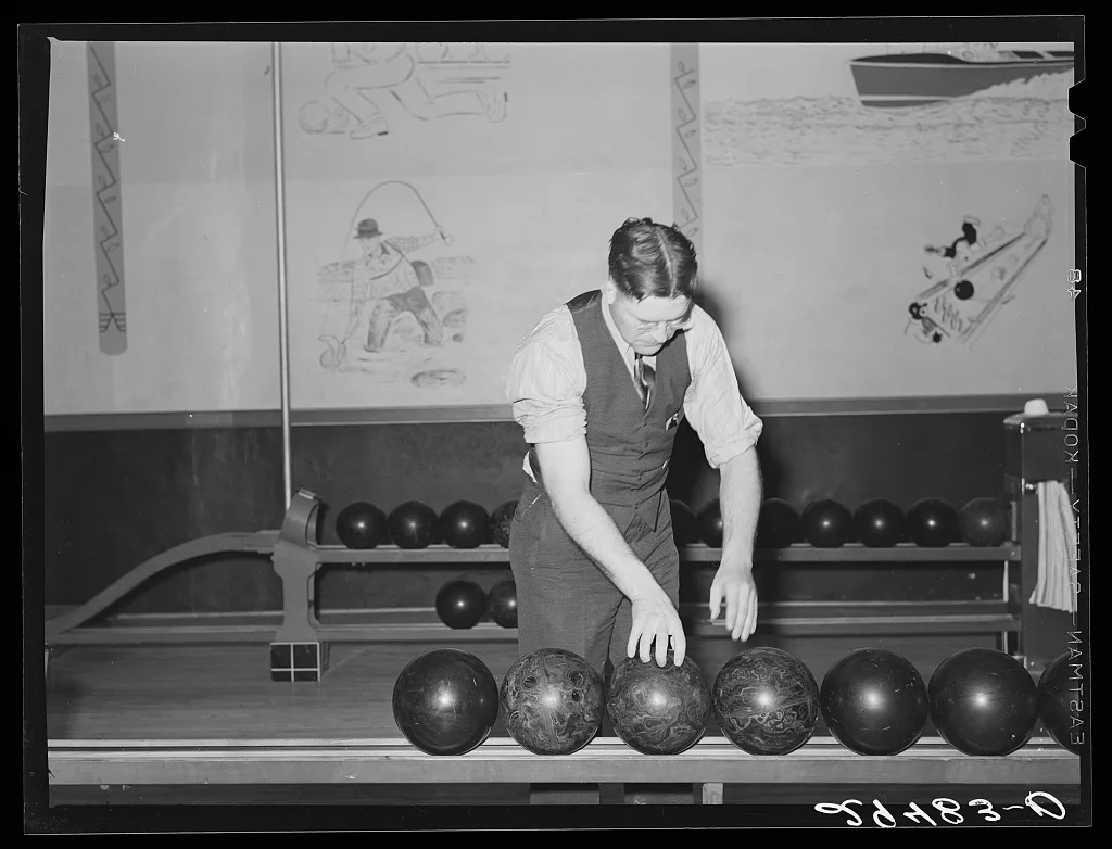 Choosing ball. Bowling alley, Clinton, Indiana, 1940