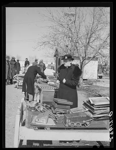 [Untitled photo, possibly related to: Neighbors examine furniture to…, Nebraska, 1940