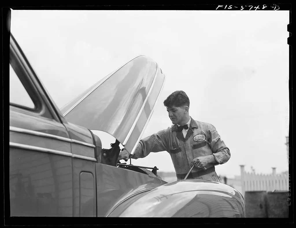 Pennsylvania Turnpike, Pennsylvania. Gasoline station attendant, 1942