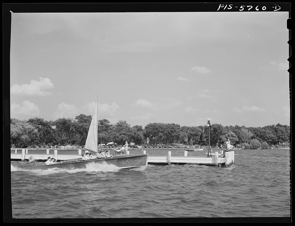 Lake Geneva, Wisconsin. Motorboats, 1942