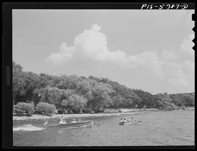 Lake Geneva, Wisconsin. Vacationists, 1942