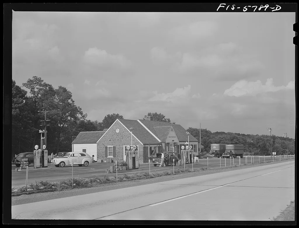 Pennsylvania Turnpike, Pennsylvania. Service station, 1942