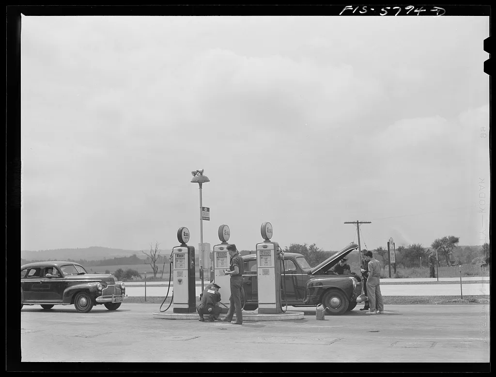 Pennsylvania Turnpike, Pennsylvania. Service station, 1942